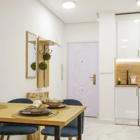 Pink Azure - Warm & Bright アパート *